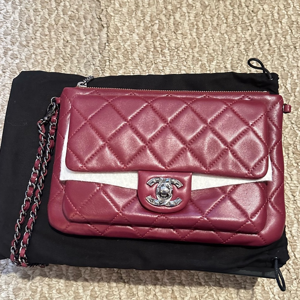 Chanel Wristlet Lambskin in excellent condition